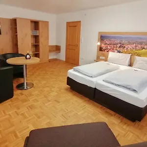 https://gasthof-hotel-weinbau-zum-goldenen-ochsen.com-bavaria.com