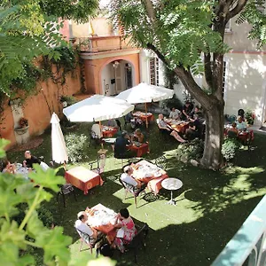 https://hotel-du-fiacre.fr-provencehotel.com