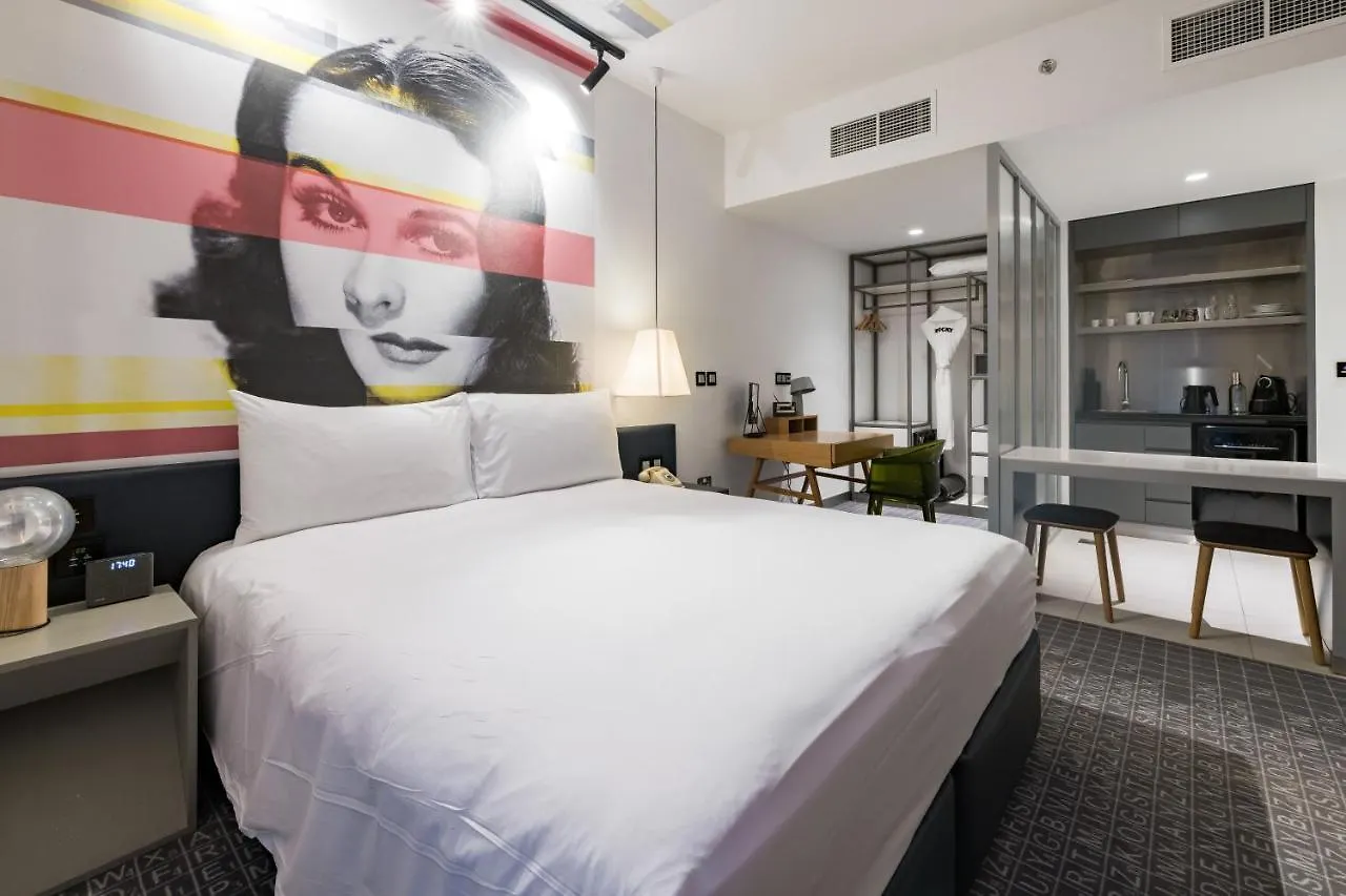 Studio One Hotel Dubai 4*,